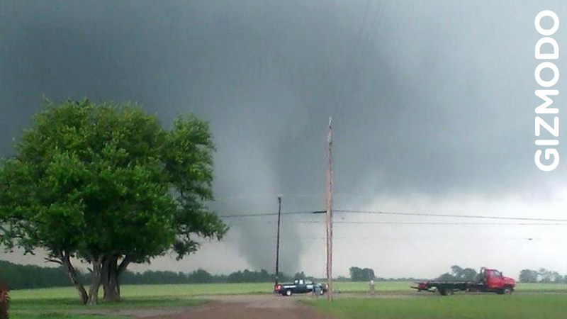 Illustration for article titled Extreme Tornadoes Are Tossing 18-Wheelers Up in the Air in Dallas—Updated With Video of Trucks